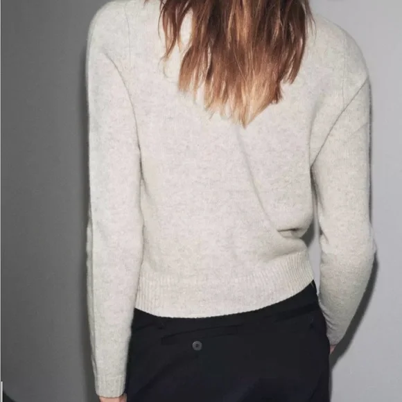 ZARA 100% Wool Crewneck Gray Sweater - Picture 8 of 8